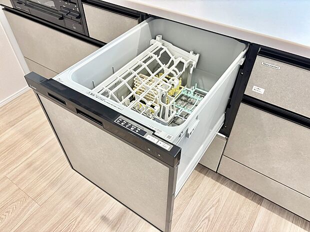 【その他設備(食洗機)】面倒なお片づけは食洗機にお任せ！家事の負担が減って、時間にも気持ちにもゆとりができます。