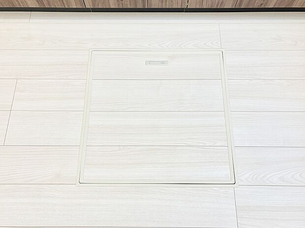 【その他設備(床下収納)】床下収納付き!日用品・非常用品の収納にも大活躍。