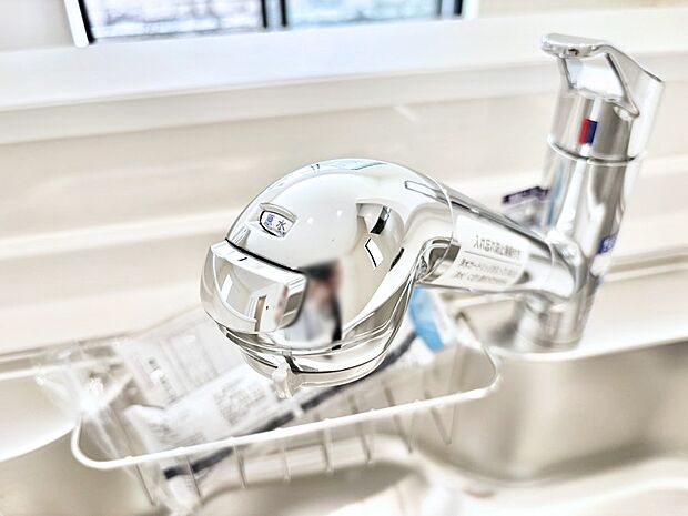 【その他設備(浄水器)】いつでも清潔なおいしいお水を。一つの水栓で水道水と浄水を使い分け。