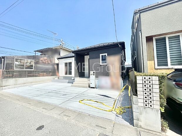 【現地外観写真】洗練された外観、上質な住空間が広がる室内は永く安心して過ごせる住居です。 