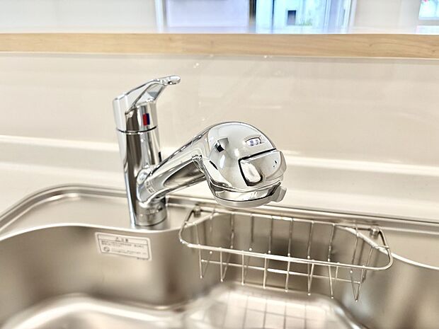 【その他設備(浄水器)】いつでも清潔なおいしいお水を。一つの水栓で水道水と浄水を使い分け。