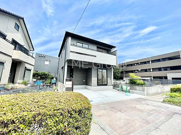 【現地外観写真】洗練された外観、上質な住空間が広がる室内は永く安心して過ごせる住居です。