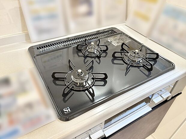 【その他設備(Ｓｉセンサーコンロ)】ガスコンロはＳｉセンサー搭載。火力調節や焦げ付き・消し忘れも防いでくれます。
