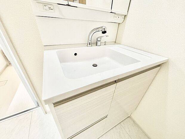 【その他設備(ハンドシャワー水栓)】ハンドシャワー付き！使いやすい洗面台。