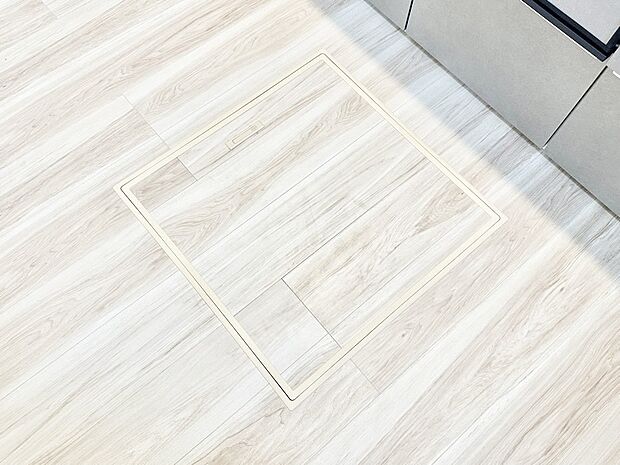 【その他設備(床下収納)】床下収納付き!日用品・非常用品の収納にも大活躍。