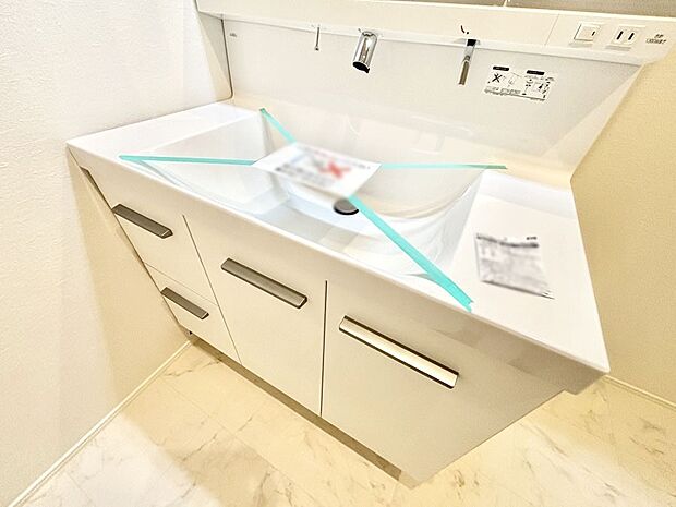 【その他設備(ハンドシャワー水栓)】ハンドシャワー付き！使いやすい洗面台。