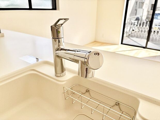 【その他設備(浄水器)】いつでも清潔なおいしいお水を。一つの水栓で水道水と浄水を使い分け。