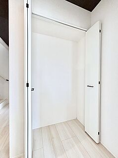 その他設備(玄関ホール収納)