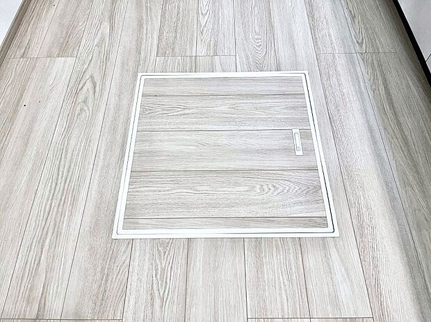 【その他設備(床下収納)】床下収納付き！日用品・非常用品の収納にも大活躍。
