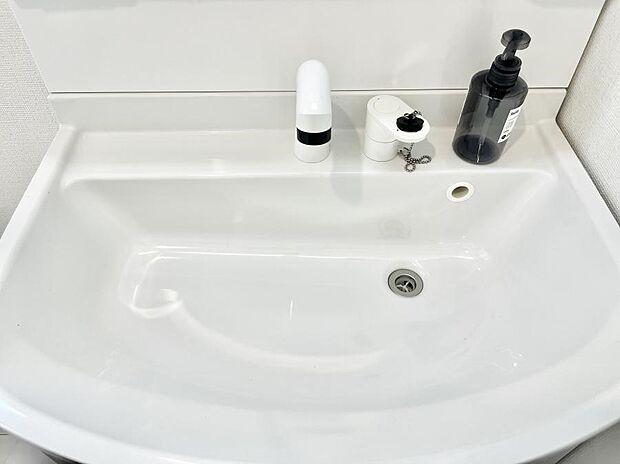 【その他設備(ハンドシャワー水栓)】ハンドシャワー付き!使いやすい洗面台。