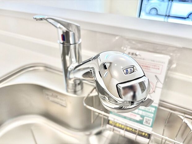 【その他設備(浄水器)】いつでも清潔なおいしいお水を。一つの水栓で水道水と浄水を使い分け。
