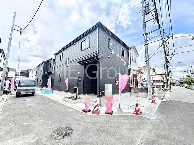 【前面道路含む現地写真】陽光と開放感に恵まれた角地。ここから始まる新生活を応援いたします！