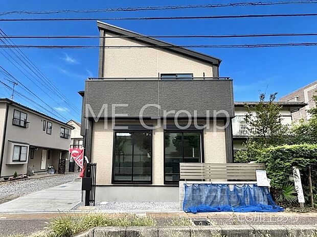 【現地外観写真】暮らしやすさと居心地の良さにこだわったシンプルで飽きのこないデザイン !