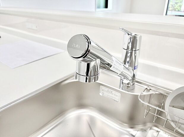【その他設備(浄水器)】いつでも清潔なおいしいお水を。一つの水栓で水道水と浄水を使い分け。