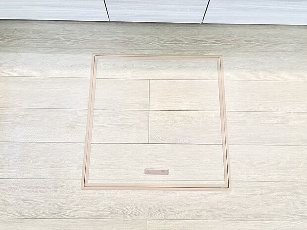 【その他設備(床下収納)】床下収納付き！日用品・非常用品の収納にも大活躍。