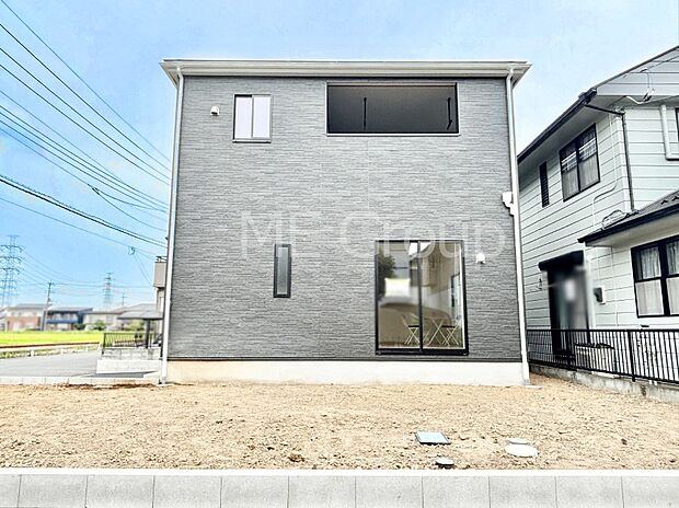 【現地外観写真】たっぷりの陽光と心地よい風が舞い込む住まい