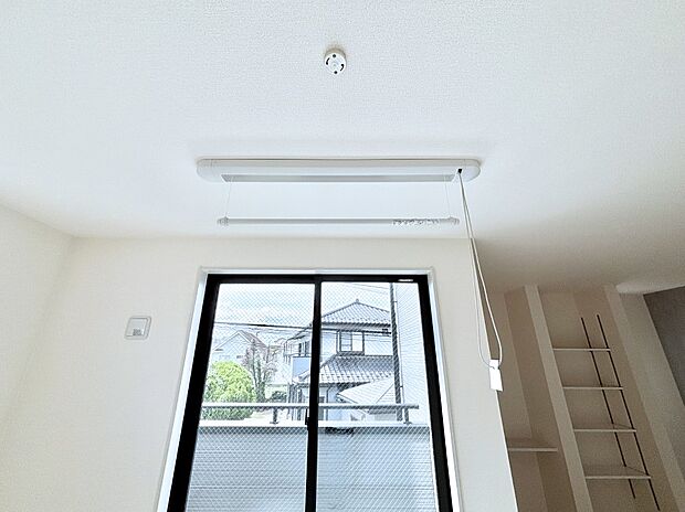 【その他設備(室内物干し)】あると便利な室内物干し。梅雨や花粉の時期に大活躍します！  