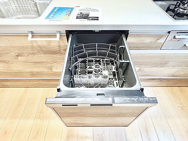 【その他設備(食洗機)】面倒なお片づけは食洗機にお任せ！家事の負担が減って、時間にも気持ちにもゆとりができます。