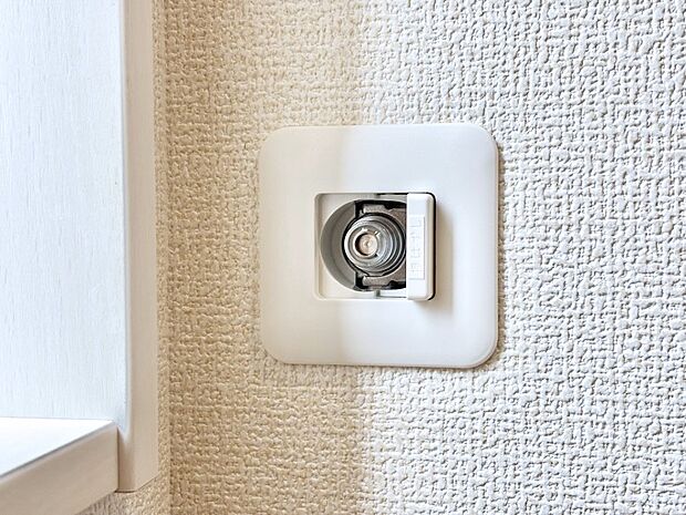 【その他設備(ガスコンセント)】洗面所にガスコンセント完備！ガス衣類乾燥機もスムーズに設置可能です。  