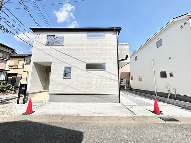 【現地外観写真】洗練された外観、上質な住空間が広がる室内は永く安心して過ごせる住居です。