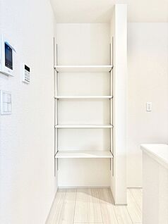 その他設備(キッチン横収納)