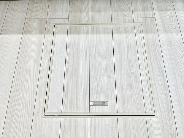 【その他設備(床下収納)】床下収納付き!日用品・非常用品の収納にも大活躍。