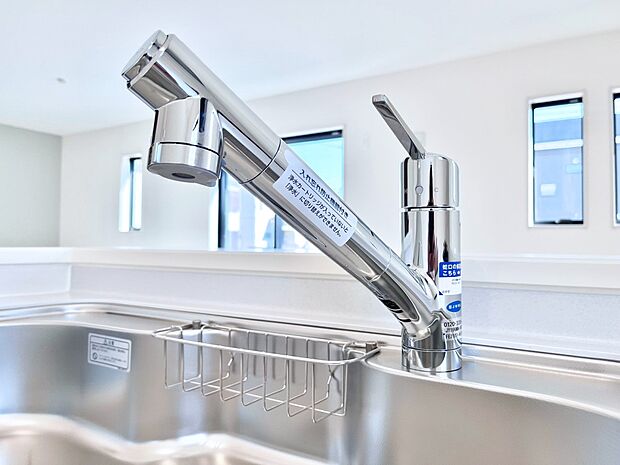 【その他設備(浄水器)】いつでも清潔なおいしいお水を。一つの水栓で水道水と浄水を使い分け。