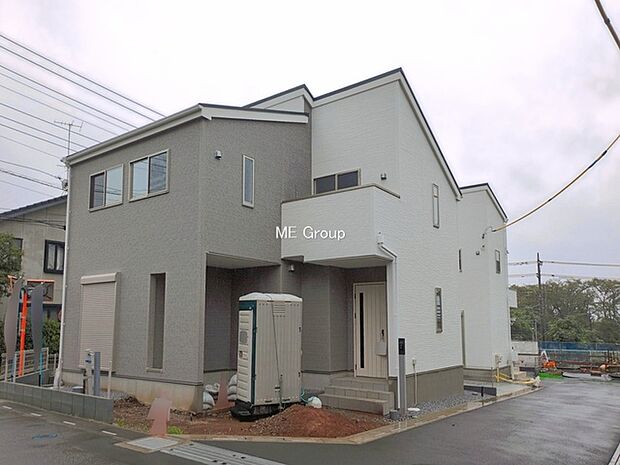 【現地外観写真】たっぷりの陽光と開放感に包まれる明るい住まい