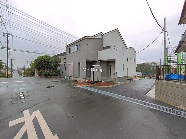 【駐車場】駐車2台可能!急なお客様の駐車に。また、ご家族の自転車スペースとしても大活躍。
