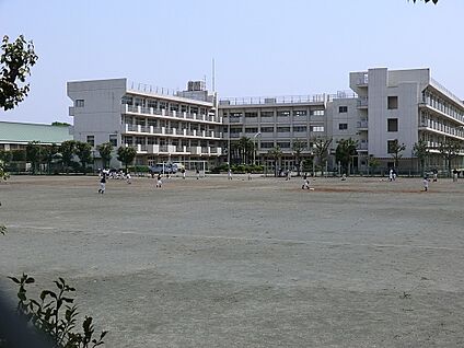 所沢市立狭山ヶ丘中学校 2080m(26分)