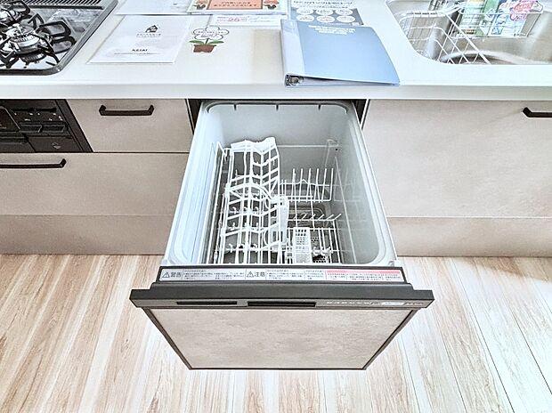 【その他設備(食洗機)】面倒なお片づけは食洗機にお任せ！家事の負担が減って、時間にも気持ちにもゆとりができます。