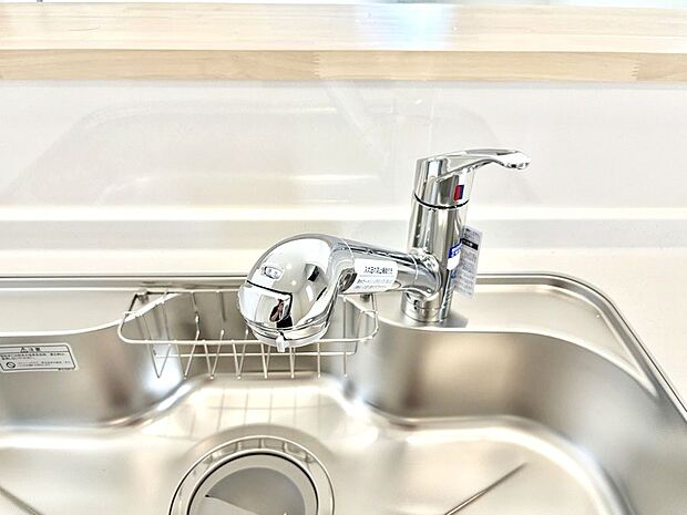 【その他設備(浄水器)】いつでも清潔なおいしいお水を。一つの水栓で水道水と浄水を使い分け。