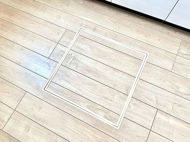 【その他設備(床下収納)】床下収納付き！日用品・非常用品の収納にも大活躍。