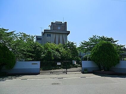 春日部市立牛島小学校 782m(10分)