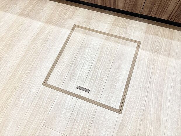 【その他設備(床下収納)】床下収納付き!日用品・非常用品の収納にも大活躍。
