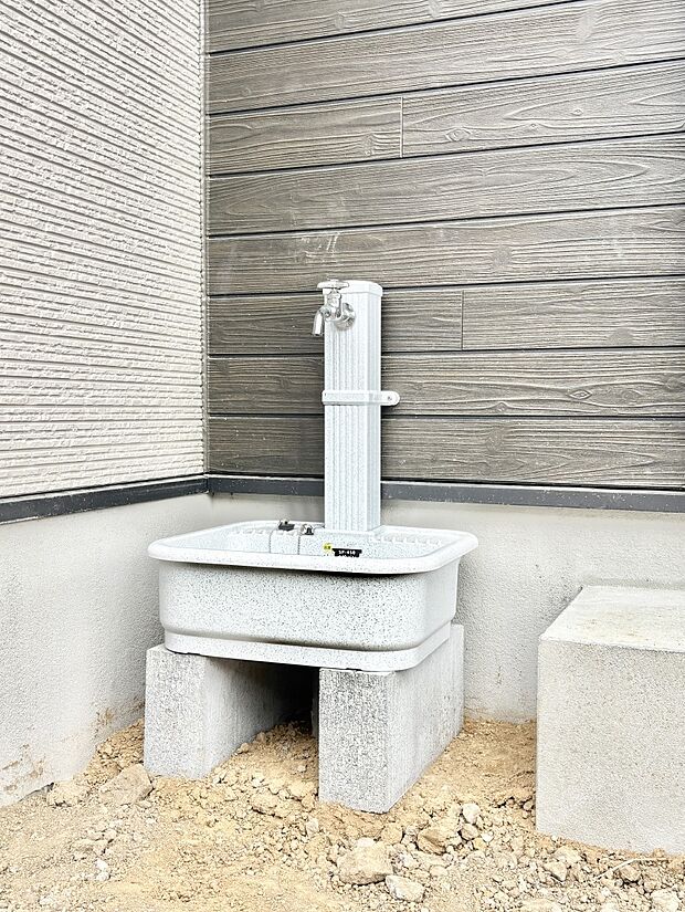 【その他現地】ガーデニングやお掃除に便利な外水栓  