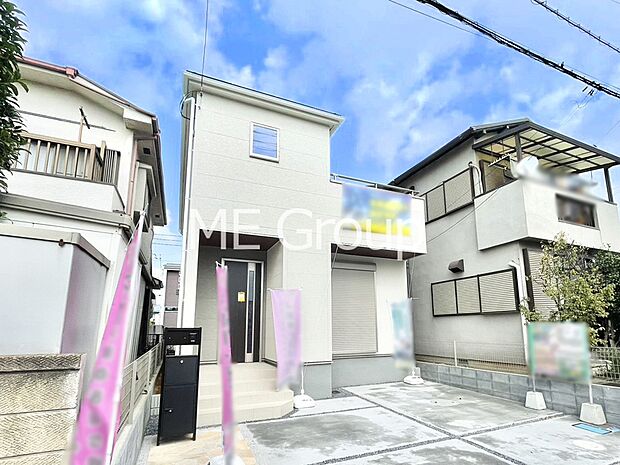 【現地外観写真】たっぷりの陽光と開放感に包まれる明るい住まい