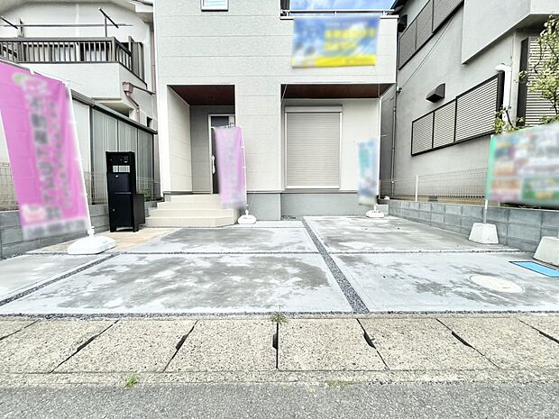 【駐車場】2台（車種による）駐車可！ご家族みんなの自転車も置ける広々カースペース。