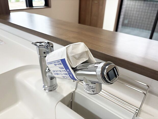 【その他設備(浄水器)】いつでも清潔なおいしいお水を。一つの水栓で水道水と浄水を使い分け。