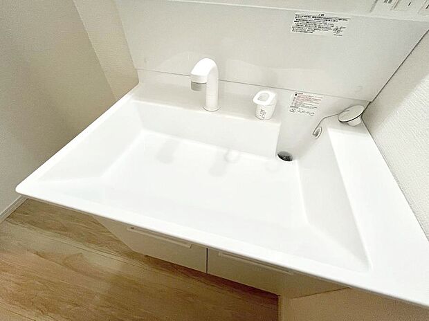 【その他設備(ハンドシャワー水栓)】ハンドシャワー付き!使いやすい洗面台。