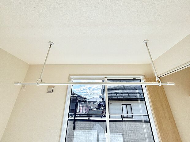 【その他設備(室内物干し)】あると便利な室内物干し。梅雨や花粉の時期に大活躍します！  
