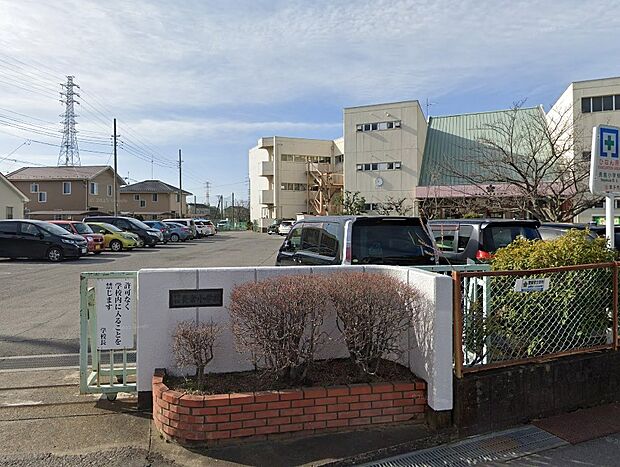 幸手市立長倉小学校(約1,400m・徒歩18分)