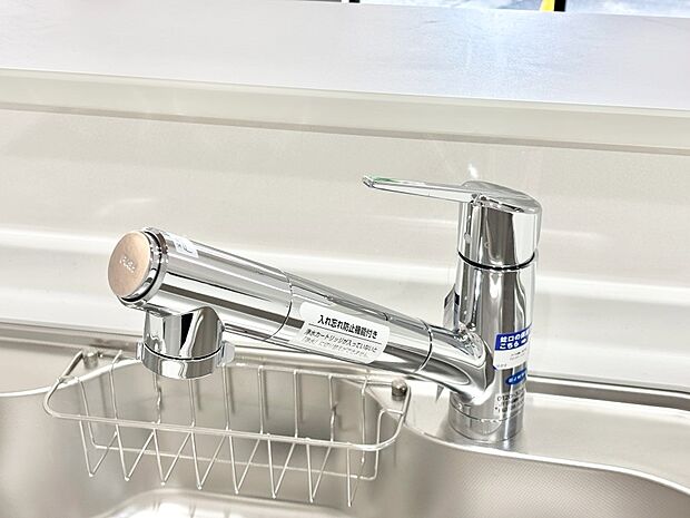 【その他設備(浄水器)】いつでも清潔なおいしいお水を。一つの水栓で水道水と浄水を使い分け。