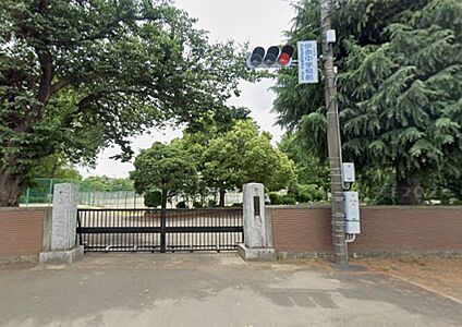 伊奈町立伊奈中学校 1330m
