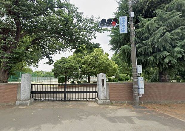 伊奈町立伊奈中学校（約1,330m）