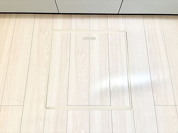 【その他設備(床下収納)】床下収納付き!日用品・非常用品の収納にも大活躍。