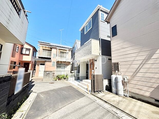 【前面道路含む現地写真】堂々完成！！ ここから始まる新生活を応援いたします！ 