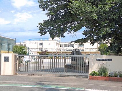 富士見市立勝瀬小学校 580m