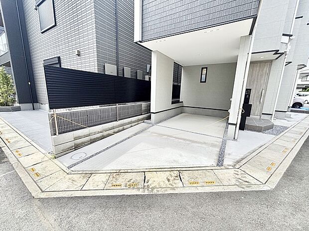 【駐車場】ビルトインタイプは大切なお車を傷や汚れから守ることができます。