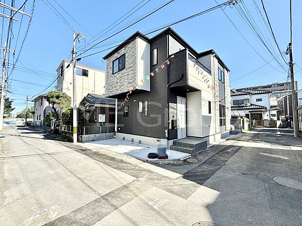 【前面道路含む現地写真】陽光と開放感に恵まれた角地。ここから始まる新生活を応援いたします!